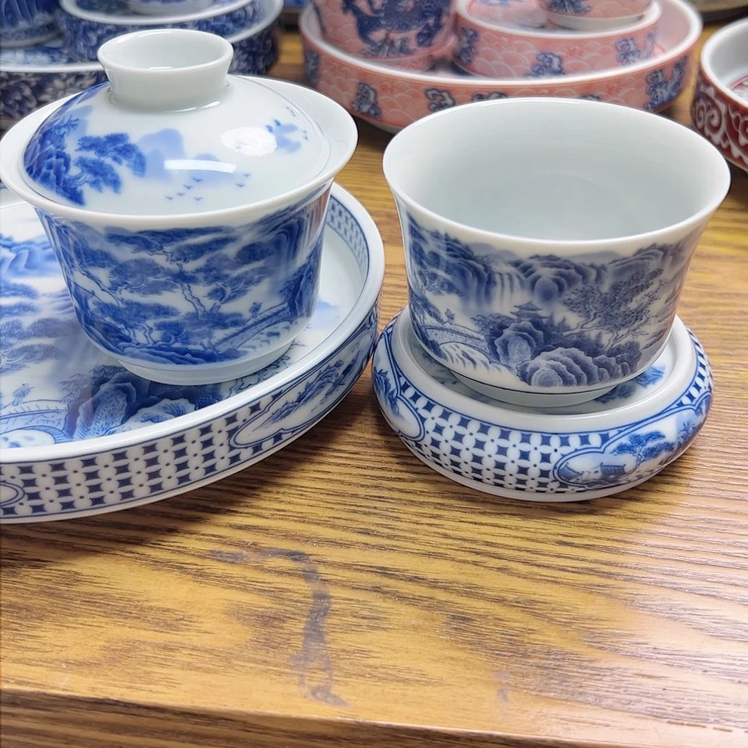 景德镇瓷器展和艺术展上
