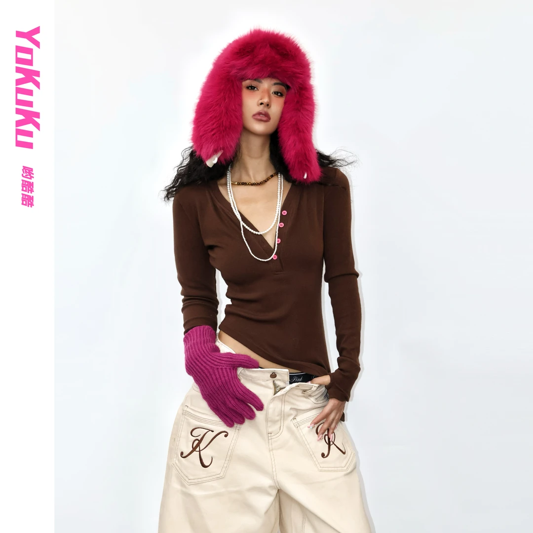 哟酷酷（玫瑰可可）简约高级排扣领修身显瘦不规则斜裁针织上衣