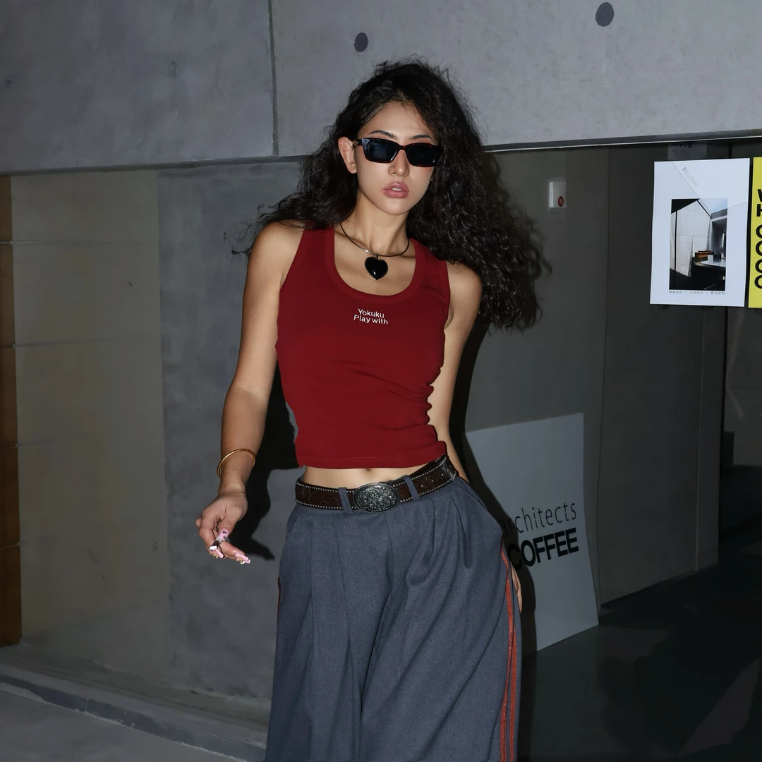 哟酷酷（冬日热奶茶）美式复古保暖加绒U领内搭磨毛刺绣针织背心