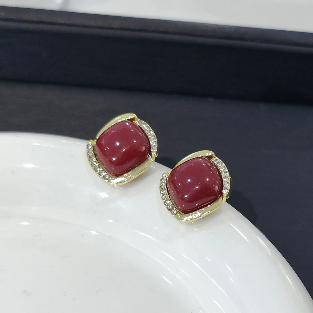 铜合金耳饰 新款秋冬复古红色方形耳钉女小众设计感法式耳扣N2249