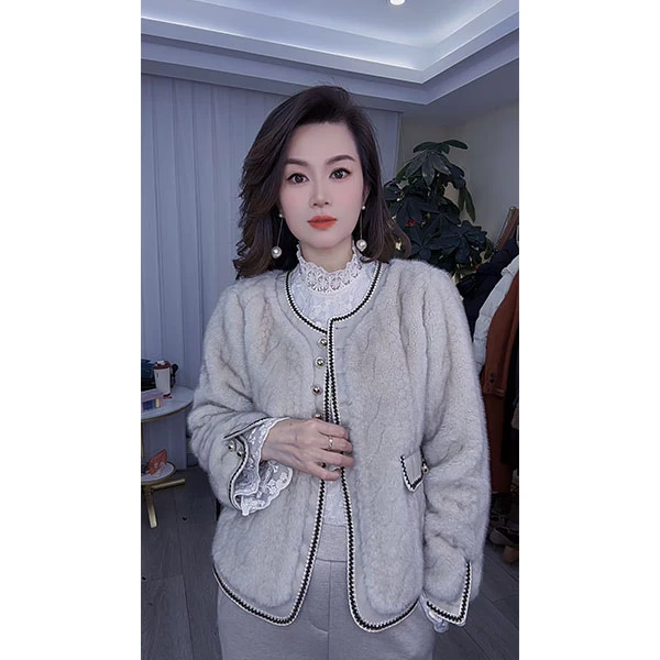 冬款拼色边毛毛小香短外套8526