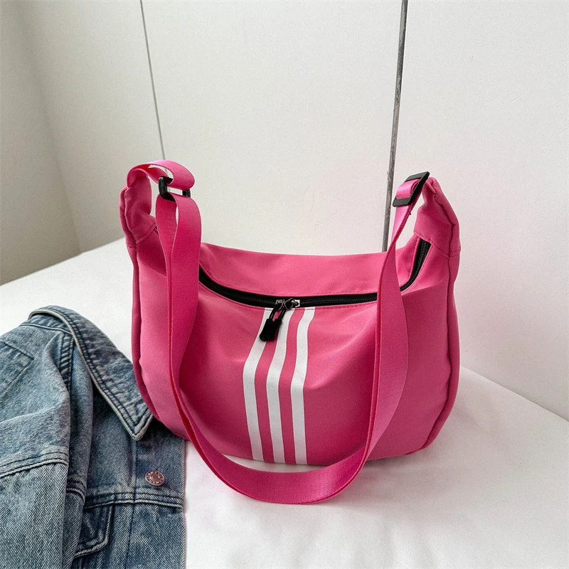 牛津布饺子包包新款月牙包女斜挎包运动休闲胸包专用大容量旅行包