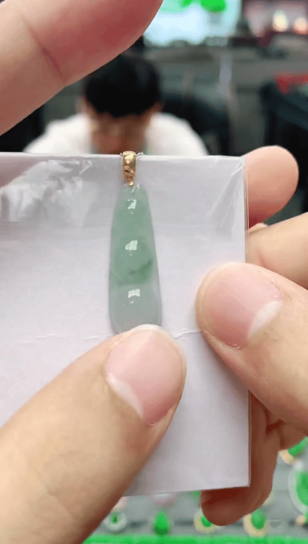 【闪购商品】翡翠颈饰18K金镶嵌赠礼盒证书豆