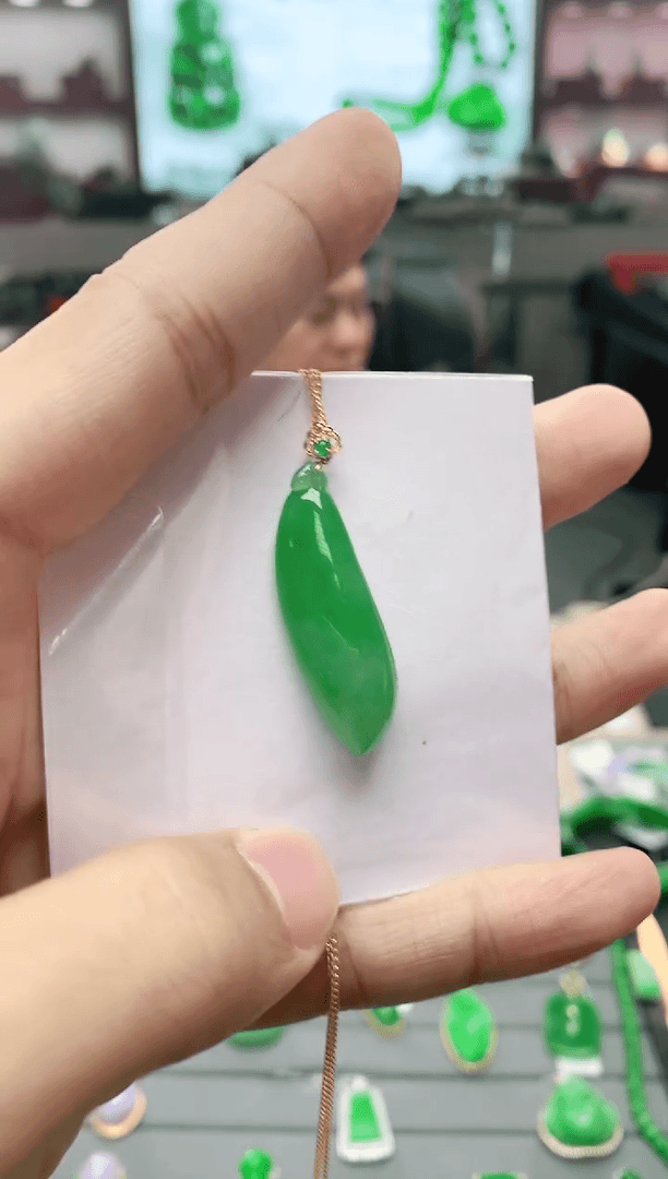 【闪购商品】翡翠颈饰18K金镶嵌赠礼盒证书豆