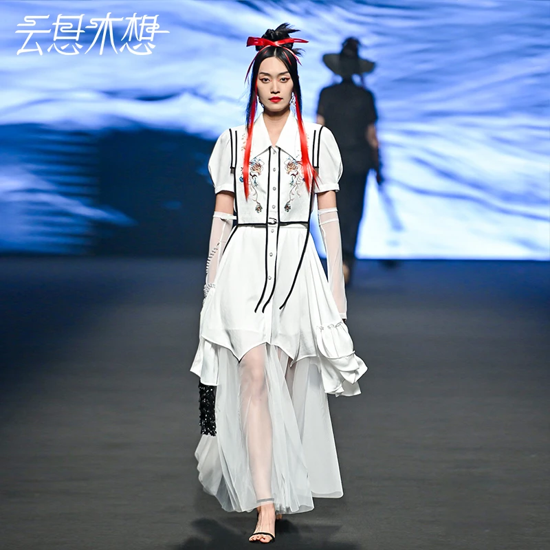 云思木想2023夏季新款龙跃星空绣花假两件连衣裙10638