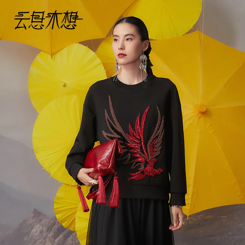 Ysimo-X云思木想摩登国风女装2024秋冬新款飞天玄鹰绣花卫衣12372