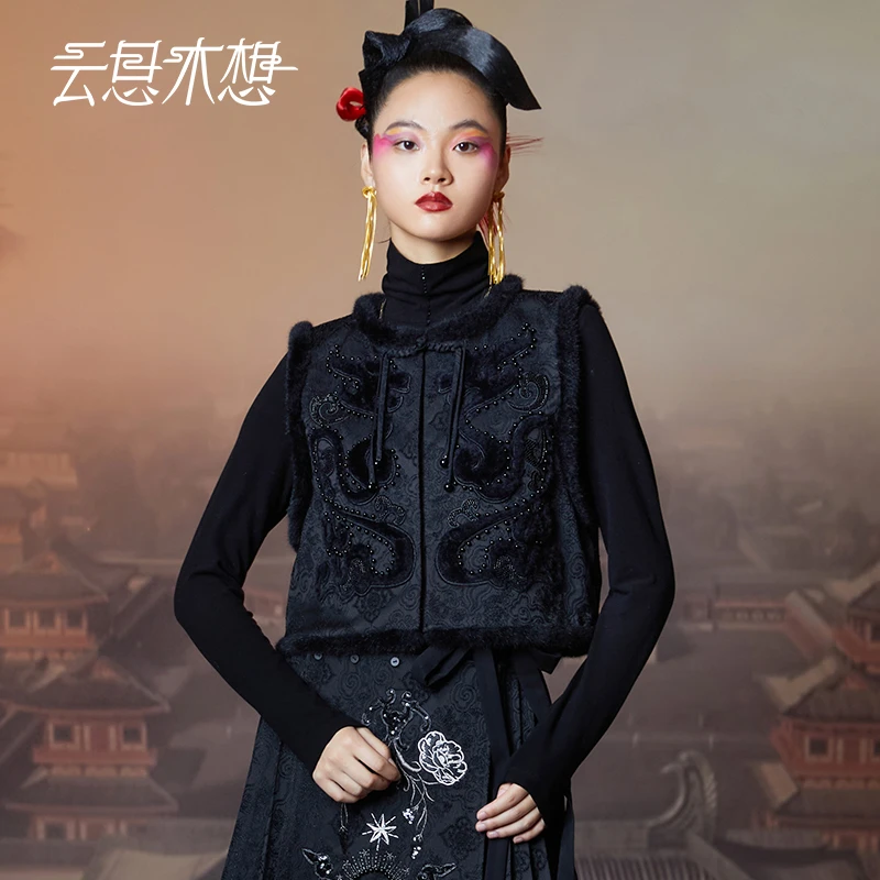 云思木想原创中国风2023秋冬新款手工盘扣绣花钉珠时尚马夹11016