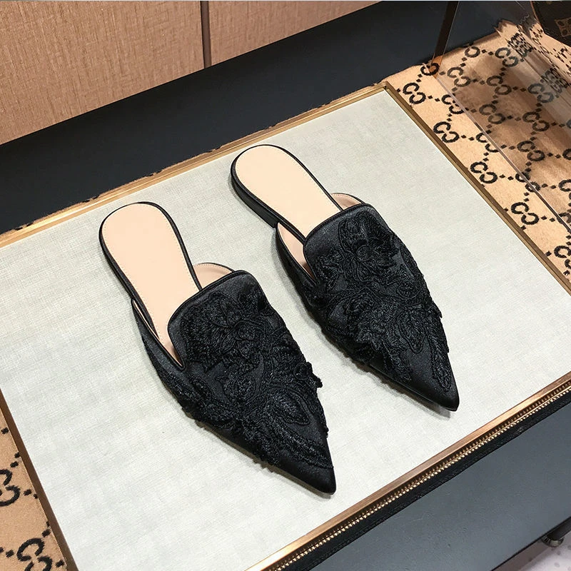 妈妈鞋尖头刺绣拖鞋女时尚外穿凉拖鞋女平底绣花包头半拖鞋穆勒鞋