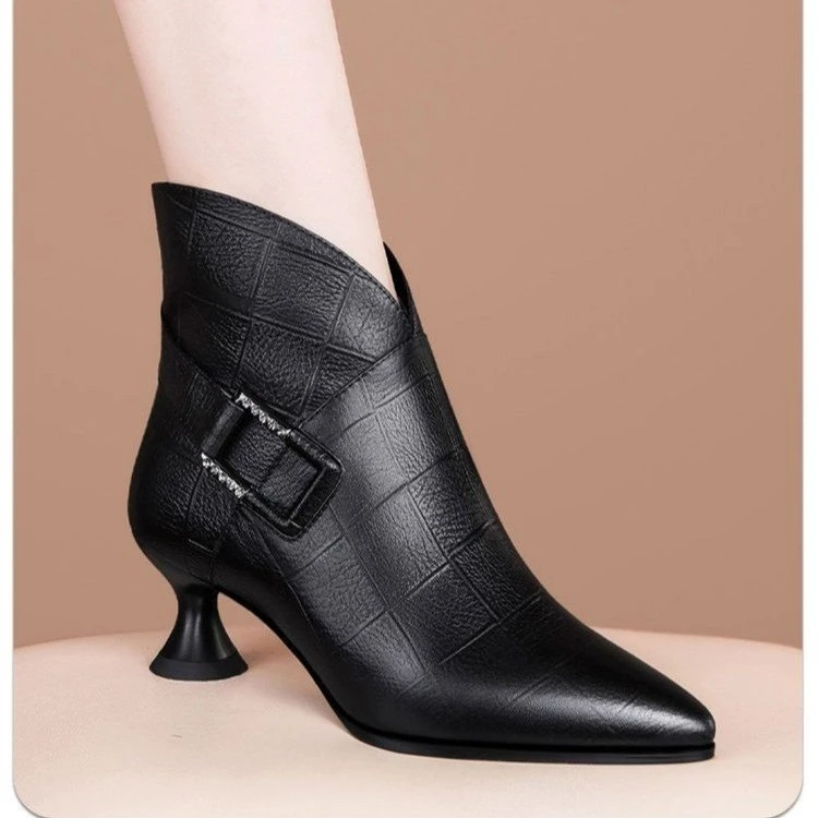 粗跟短靴女尖头轻便韩版时尚单靴2023年夏秋季新款低跟时尚女皮靴