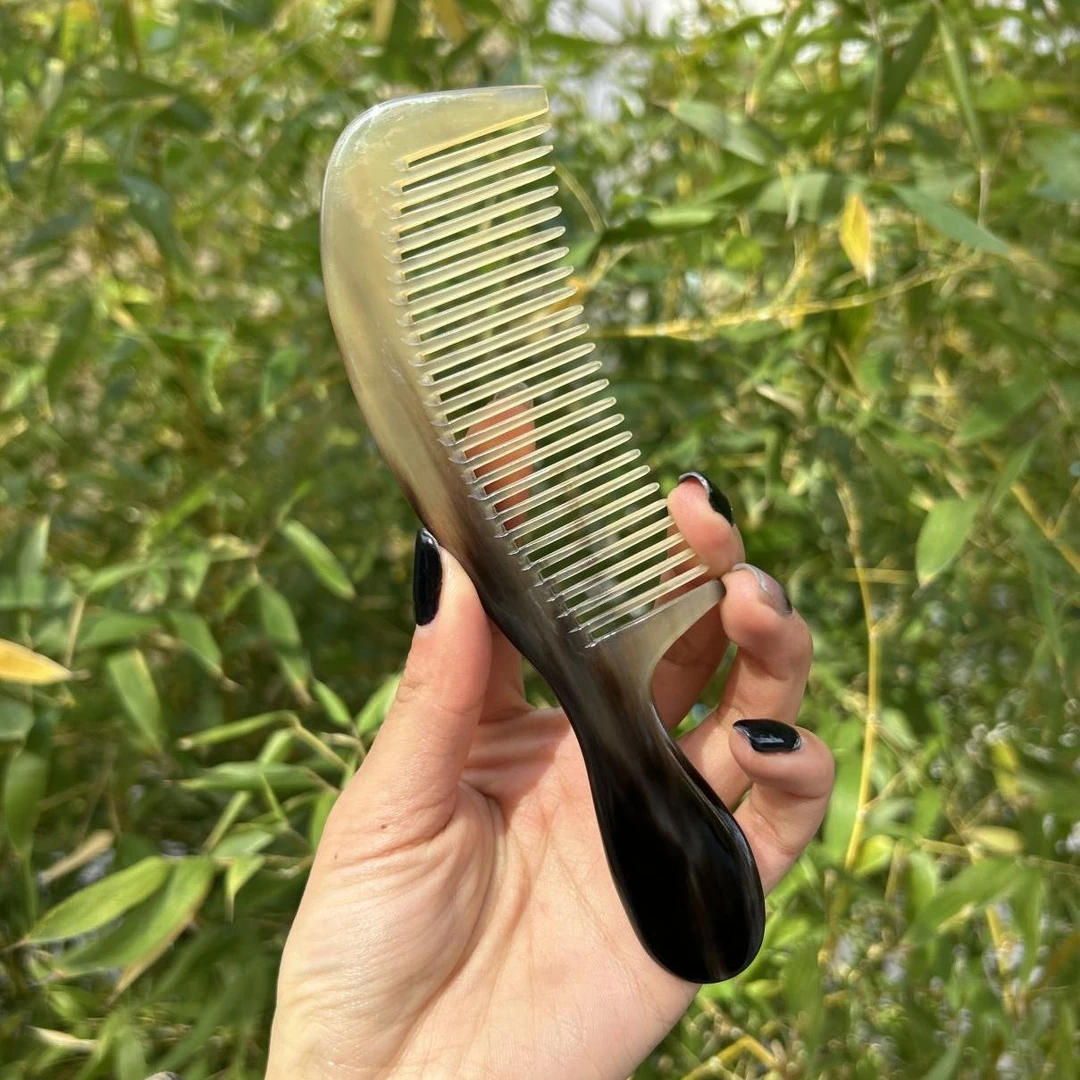 【名匠福利】 精品黑花牦牛角镜面手柄梳 17-18公分左右（二品）