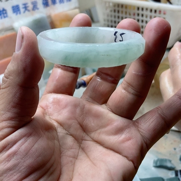 石英质玉手镯未镶嵌萌**贝加工定制