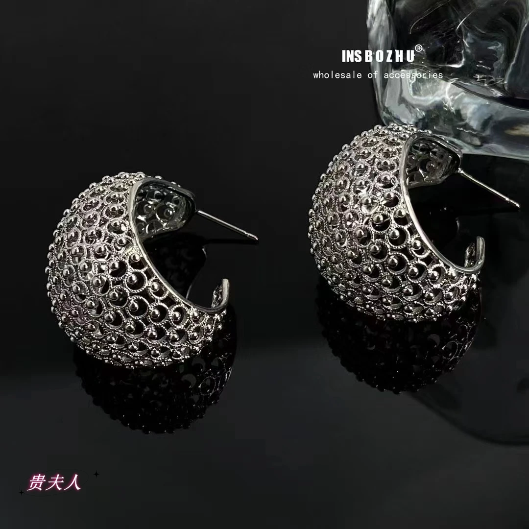 铜合金耳饰 气质女主角小C圈镂空耳钉小众简约时尚