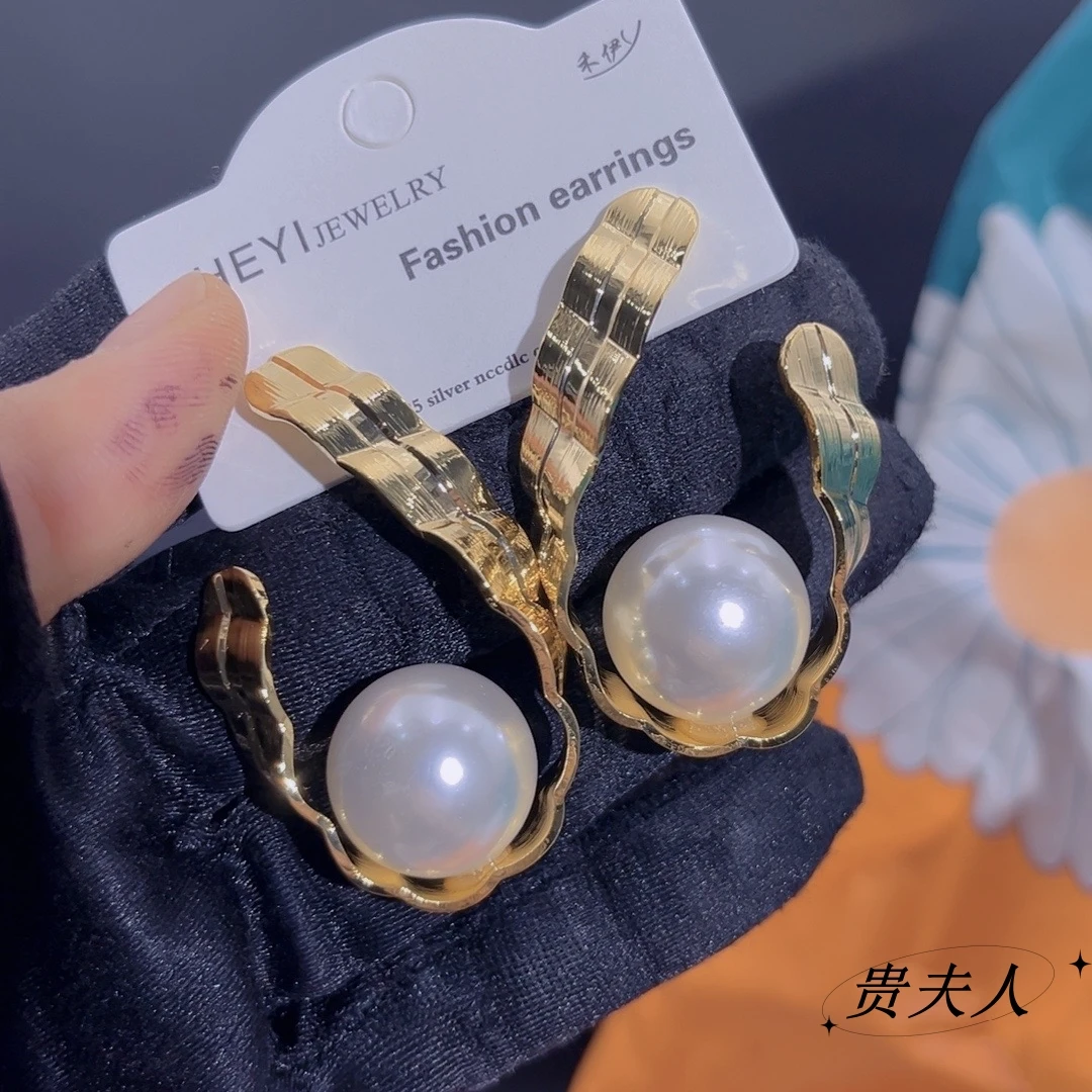 铜合金仿珍珠耳饰 高级感金属风珠珠轻奢时尚耳环气质优雅