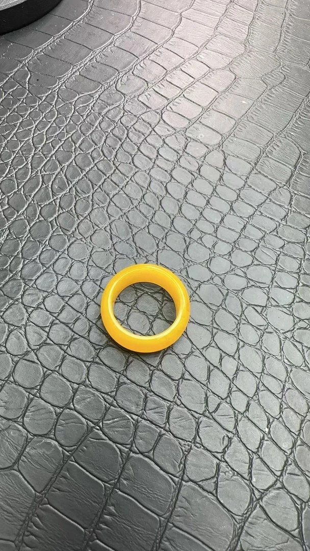 c08鸡油黄小戒指