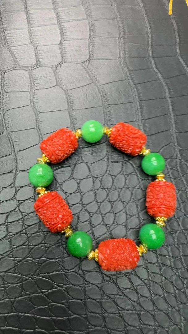 b26牛血红桶珠手串