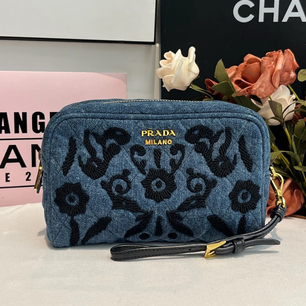 99新 Prada/普拉达 丹宁手拿包时尚气质百百搭蓝色