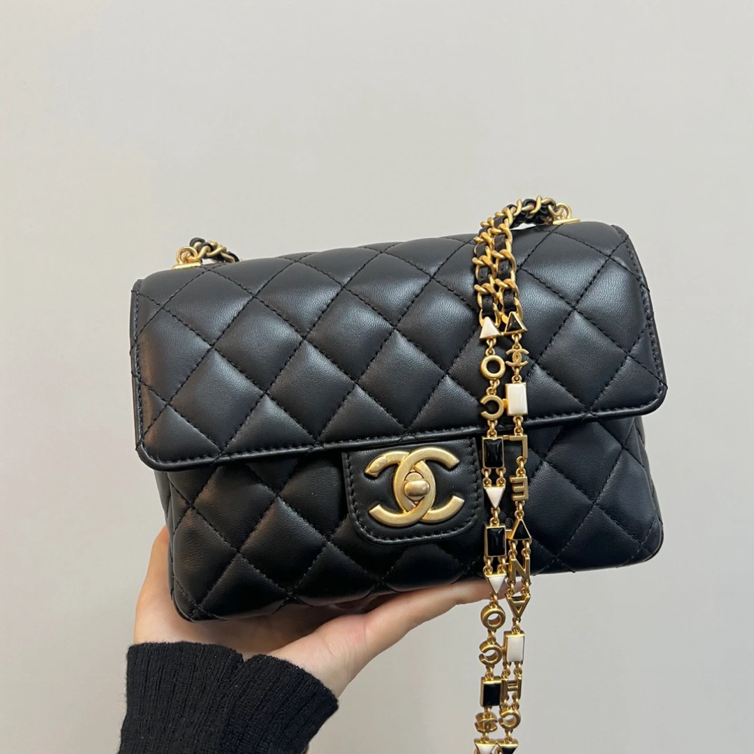 99新 Chanel/香奈儿 22B珐琅扣方胖子 斜挎包尾款28800
