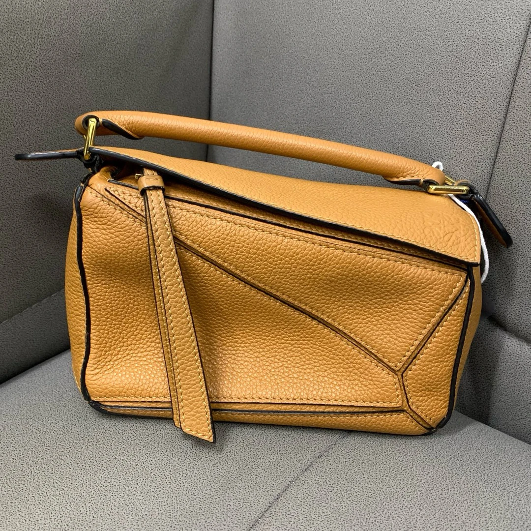 99新 LOEWE/罗意威 金棕色mini puzzle经典时尚手提斜挎包