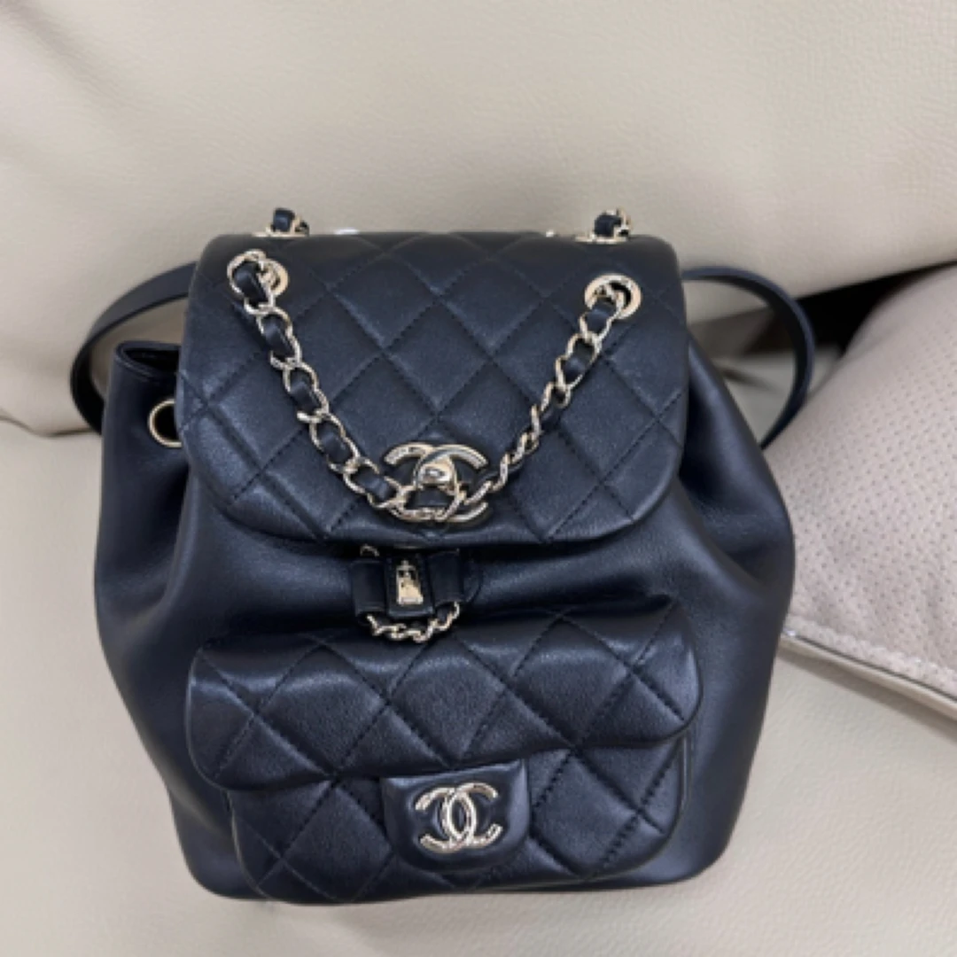 99新 Chanel/香奈儿 23C黑金牛牛duma双肩包女款百搭