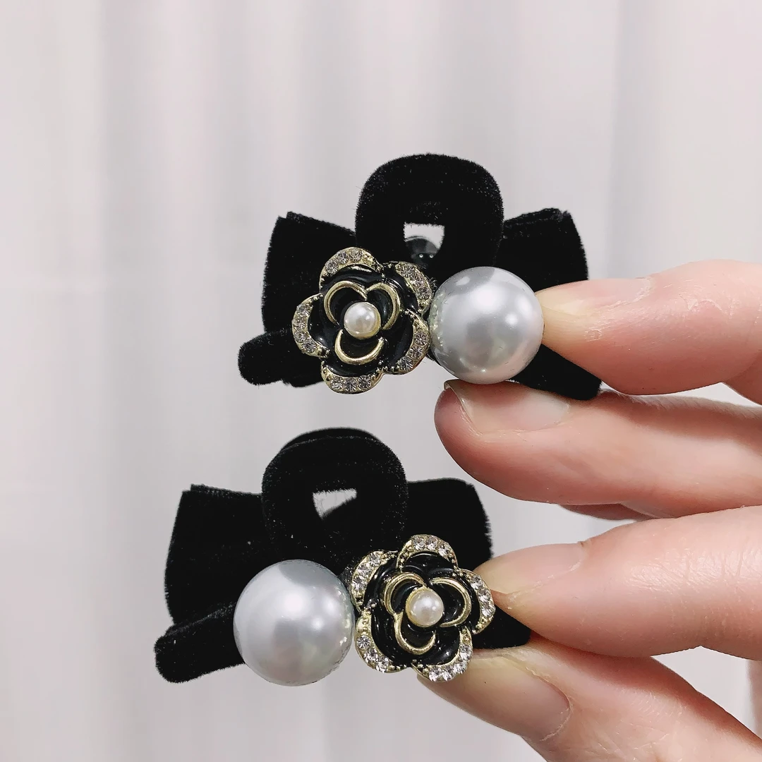 冬季新款AB面山茶花丝绒蝴蝶结抓夹刘海夹小香风发夹4CM抓夹