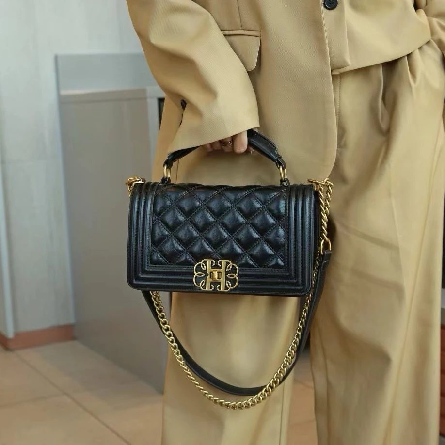 （颜色随机发）2025新款菱格刺绣翻盖小方包0106