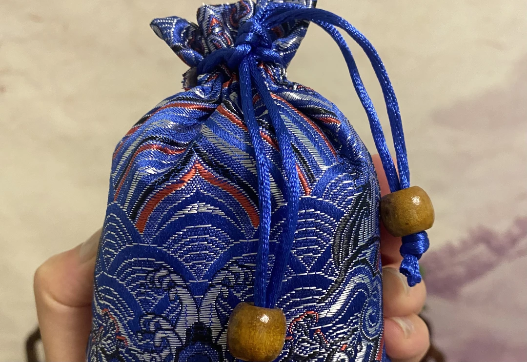 正宗崖柏骨料香包颜色随机发