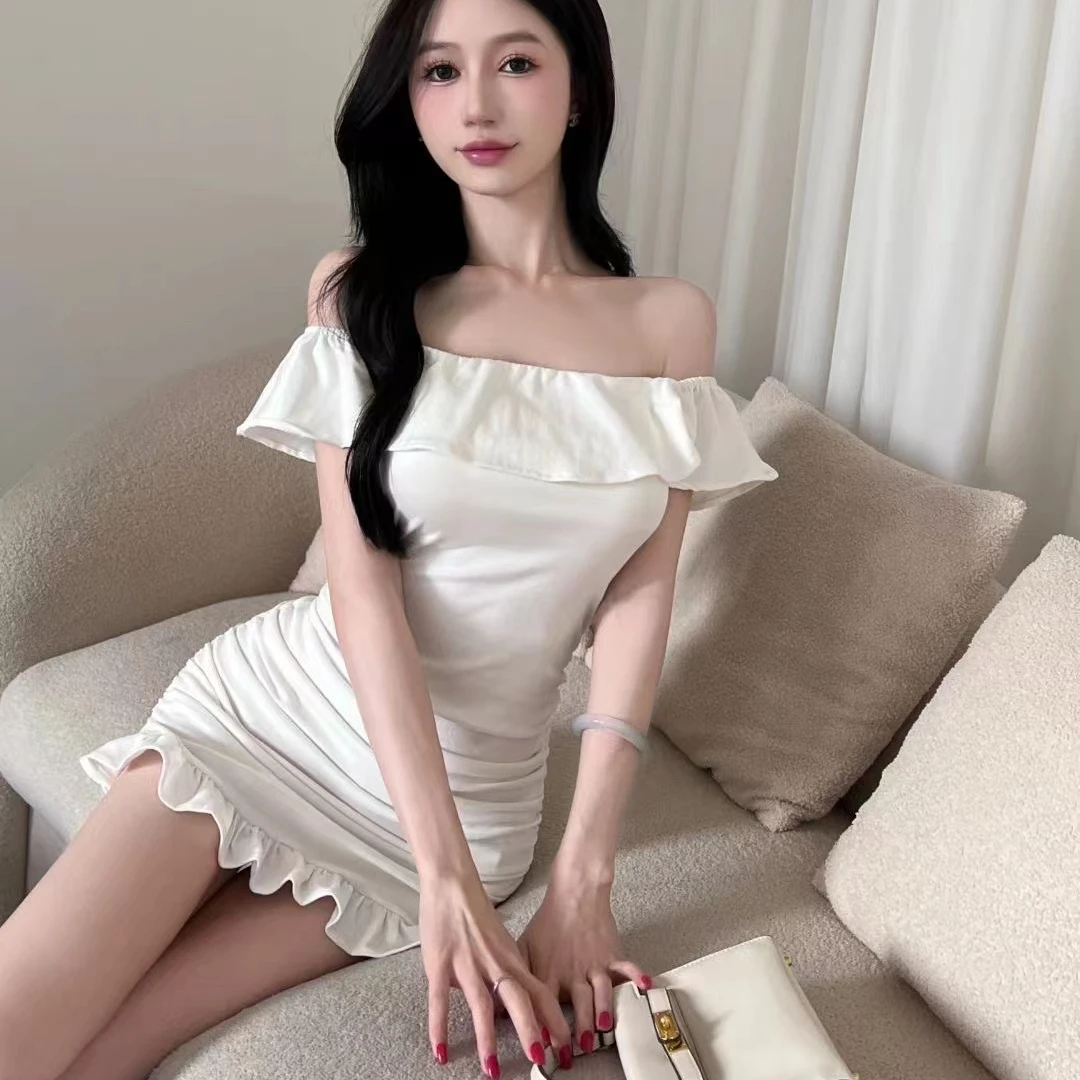 《初恋告白》纯欲性感一字领露肩连衣裙女夏季收腰显瘦别致包臀短裙