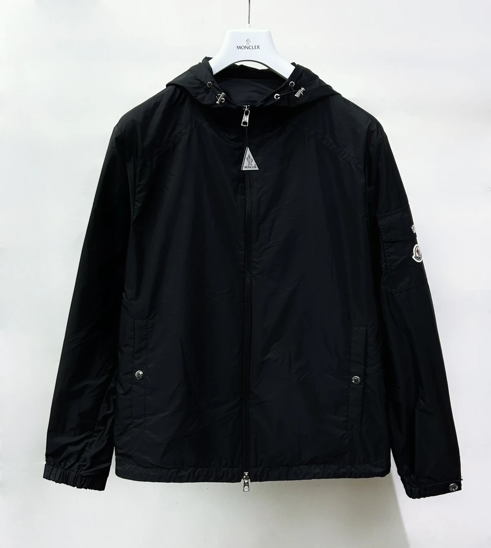 全新未使用 MONCLER M75 24春夏ETACHE手臂毛毡带帽男休闲1A00101