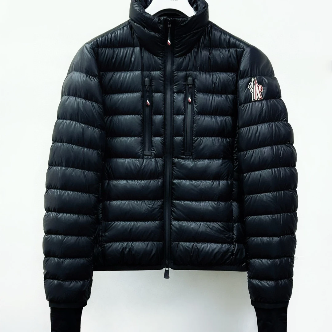 全新未使用 MONCLER HERS 胸前 拉链 男士羽绒服1A00033
