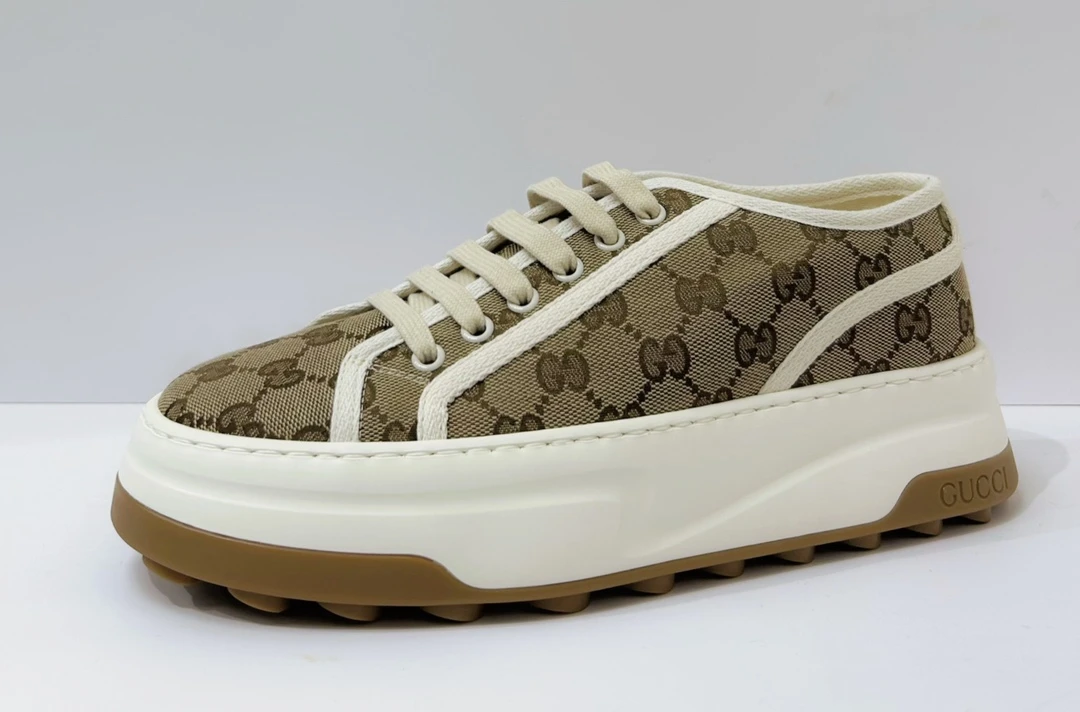 全新未使用 GUCCI/古驰 M 秋冬双G Logo 男士 休闲鞋 745997