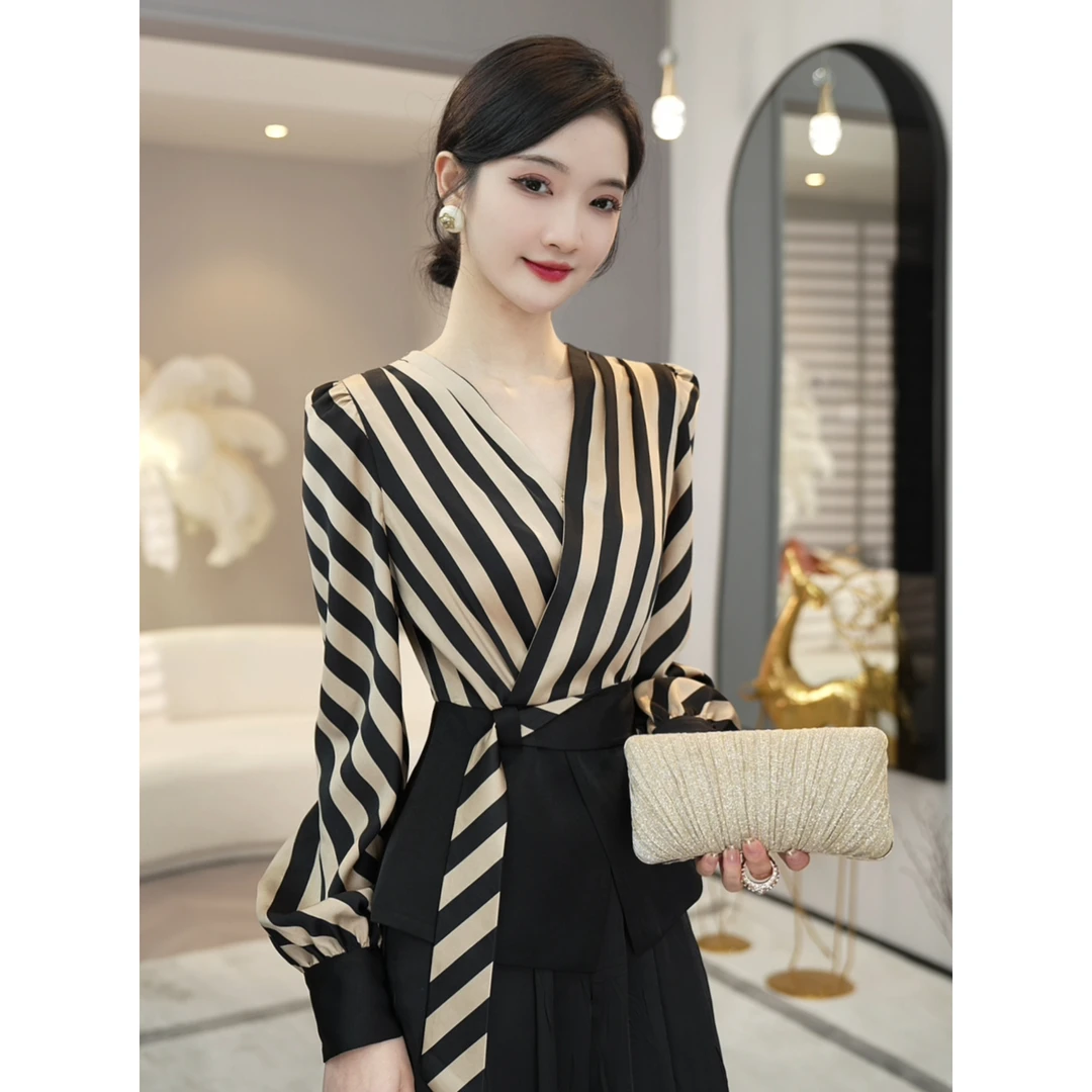 唐熹现货2024春季新款【DD-6205】洋气时尚设计感长袖条纹拼接上衣