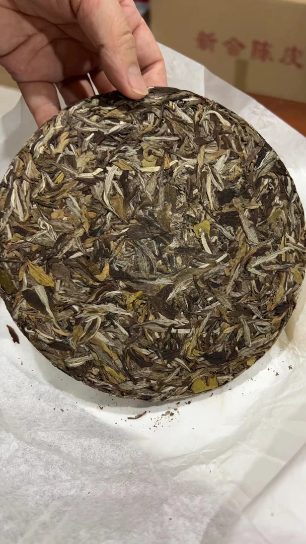 2018年大白牡丹饼350g-老汤私藏饼