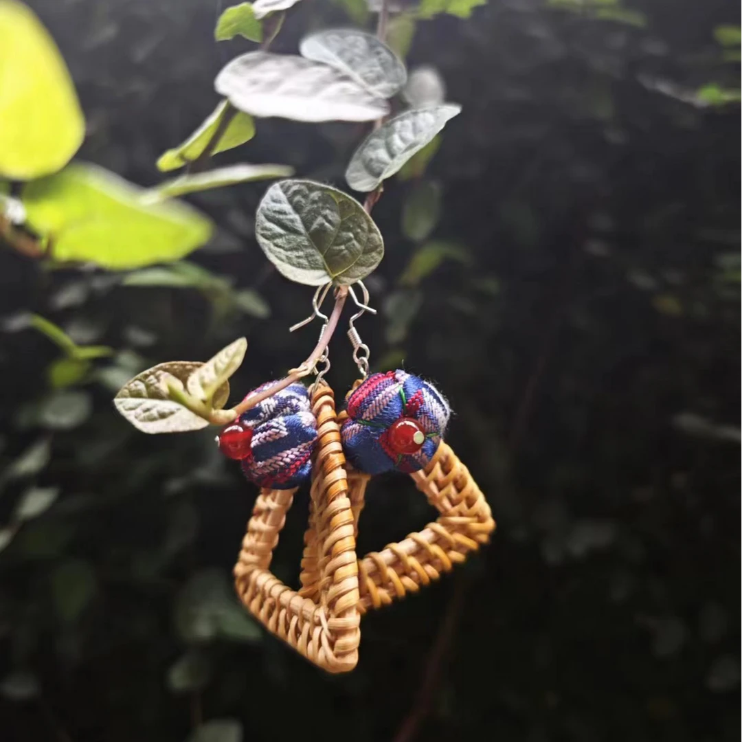 广西非遗壮锦藤编花卉耳环