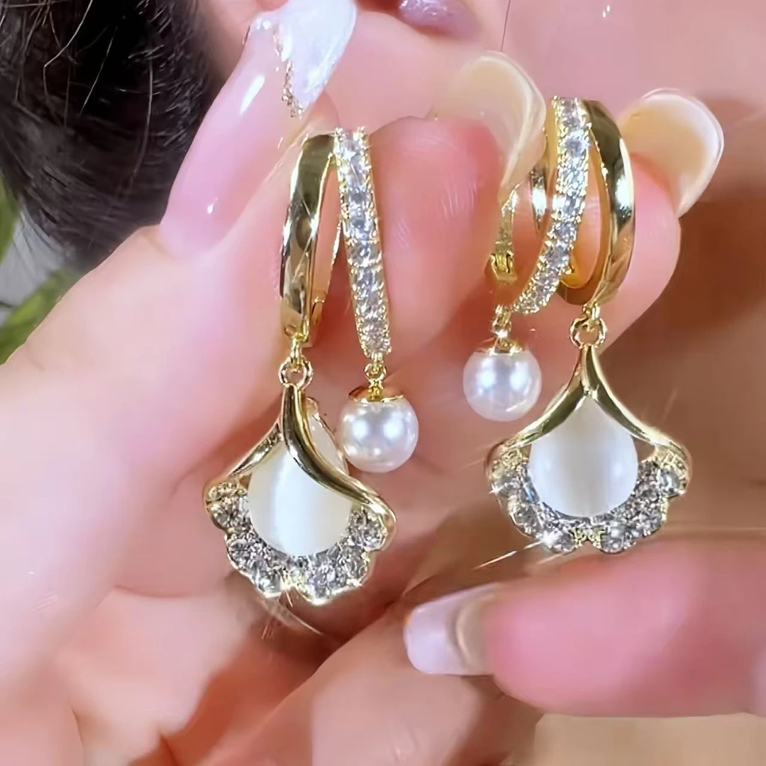 KISS MAX  经典叶子百搭时尚耳环（38414）