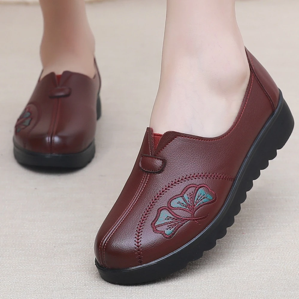 妈妈鞋中老年单鞋软底轻便休闲防滑舒适防水老人鞋老年人鞋子软皮