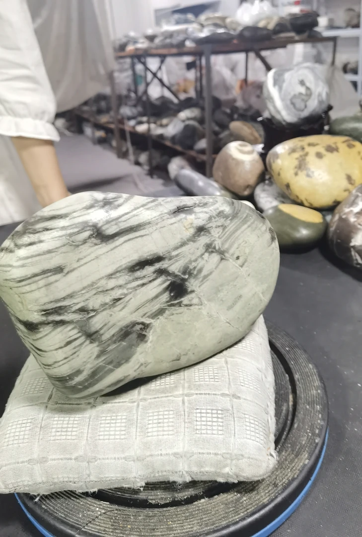 新疆额河奇石画面石