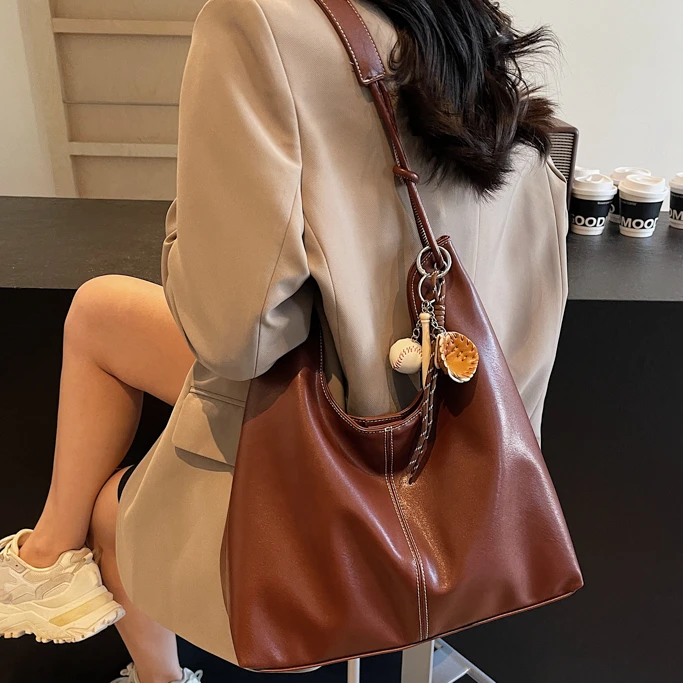 雅丹春季上班通勤托特包包女式2025新款咖色复古腋下包单肩斜挎包