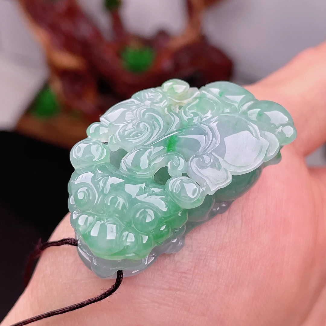 天然缅甸A货翡翠冰糯种起胶感飘阳绿貔貅吊坠玉石挂件