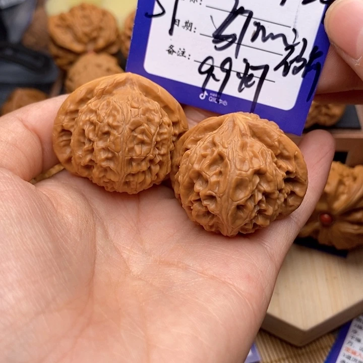 文玩核桃吊坠小****?51号9.9灯