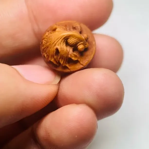 龙纹桃核雕刻单面金鱼文玩配饰挂件男女通用尺寸15mm左右