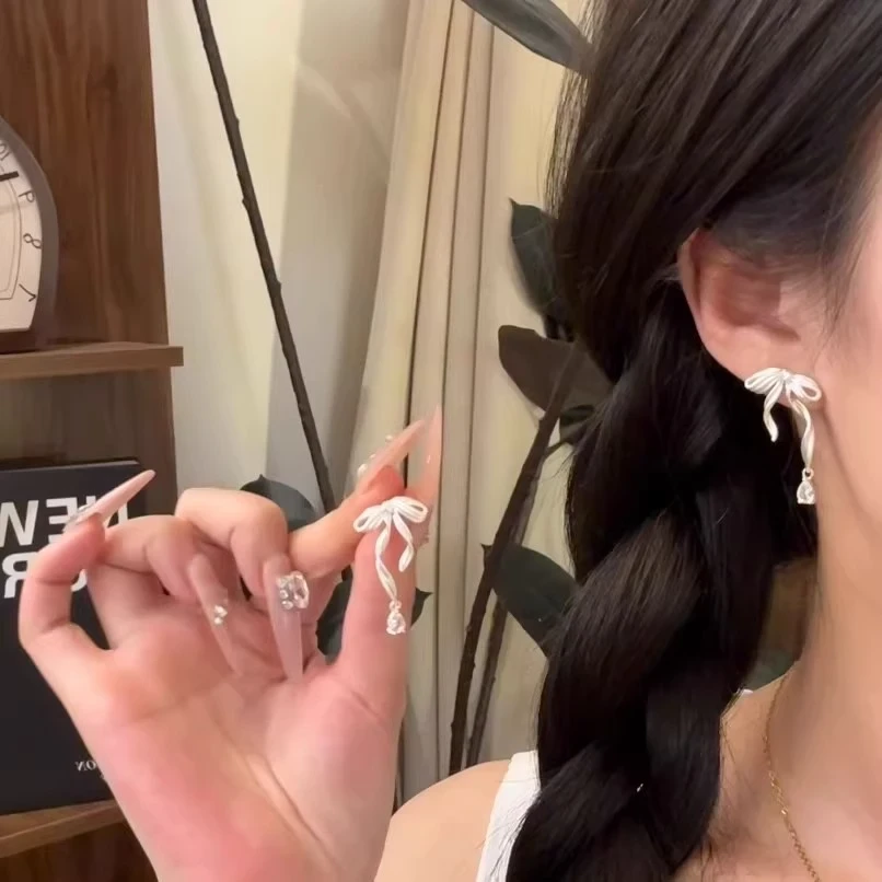 巴黎「设计师」气质芭蕾｜明星同款｜少女感蝴蝶结耳钉耳环精致百搭