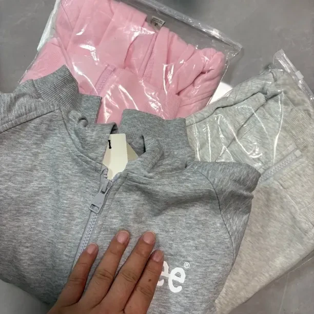 童装三色拉链卫衣小标