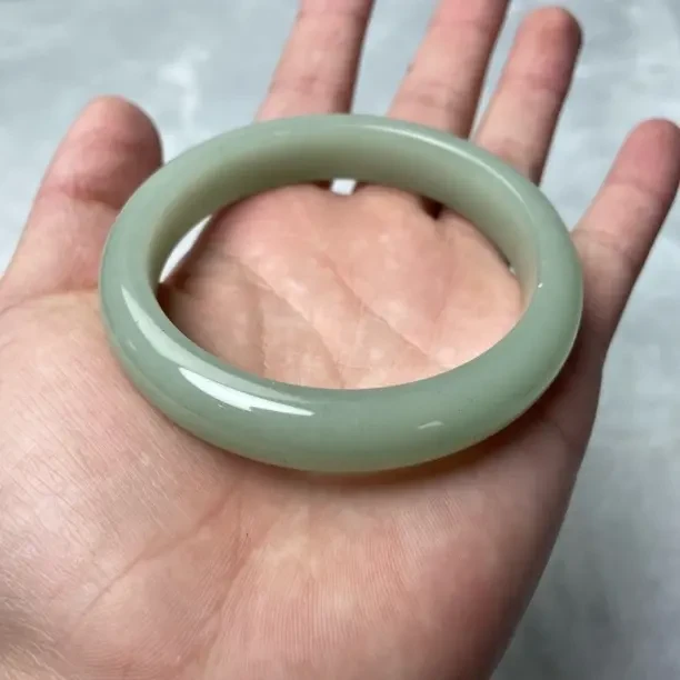 天然东陵玉晴水玉镯子油润高贵老熟料有纹线色点多样性拍一发一