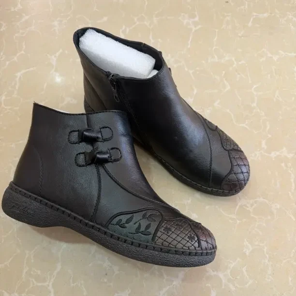 断码亏本处理 冬季加绒软底防滑民族风妈妈鞋短靴时尚百搭