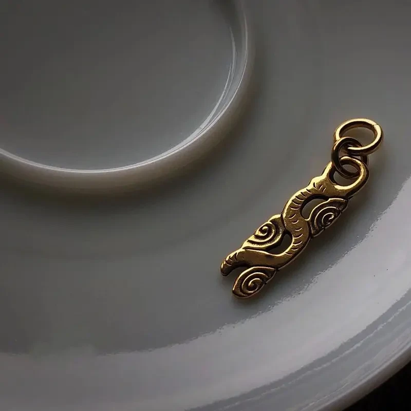 铜合金吊坠 祥云侧挂吊坠金色侧挂藏传佛珠配饰气质百搭简约个性