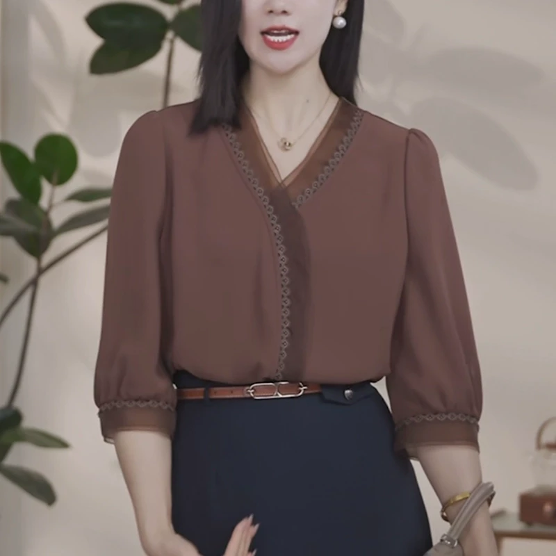 法式V领蕾丝花边衬衫女士2025夏季新款洋气减龄宽松休闲显瘦上衣
