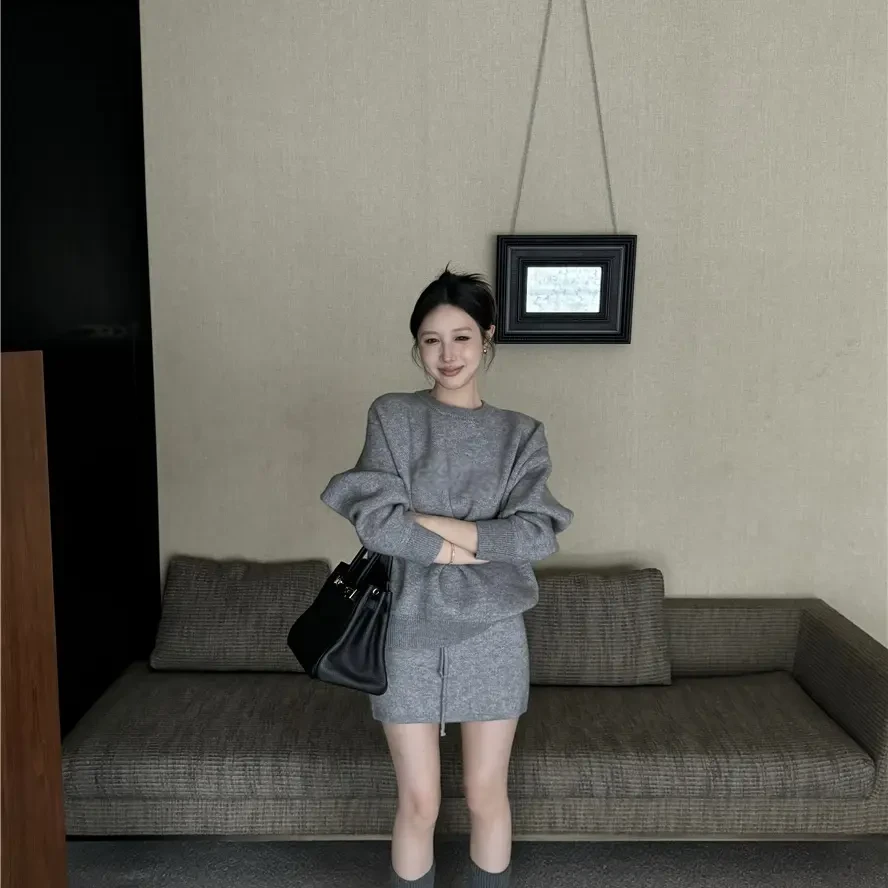 秋季2025新款清冷系洋气衣服女温柔长袖针织上衣气质显瘦半身裙