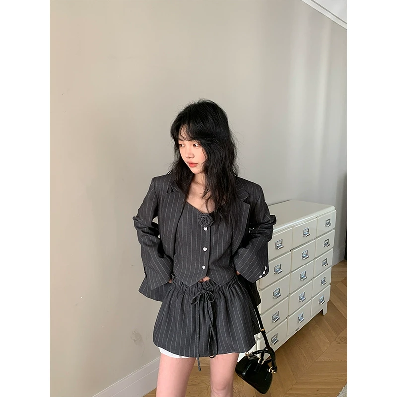 【清清】普罗旺斯 早春设计感条纹垫肩西装女背心裙裤套装