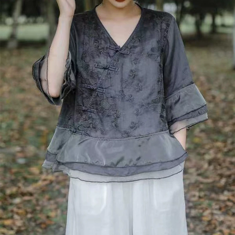 复古苎麻内里包边刺绣下摆欧根纱拼接衬衫女文艺大码显瘦V领上衣