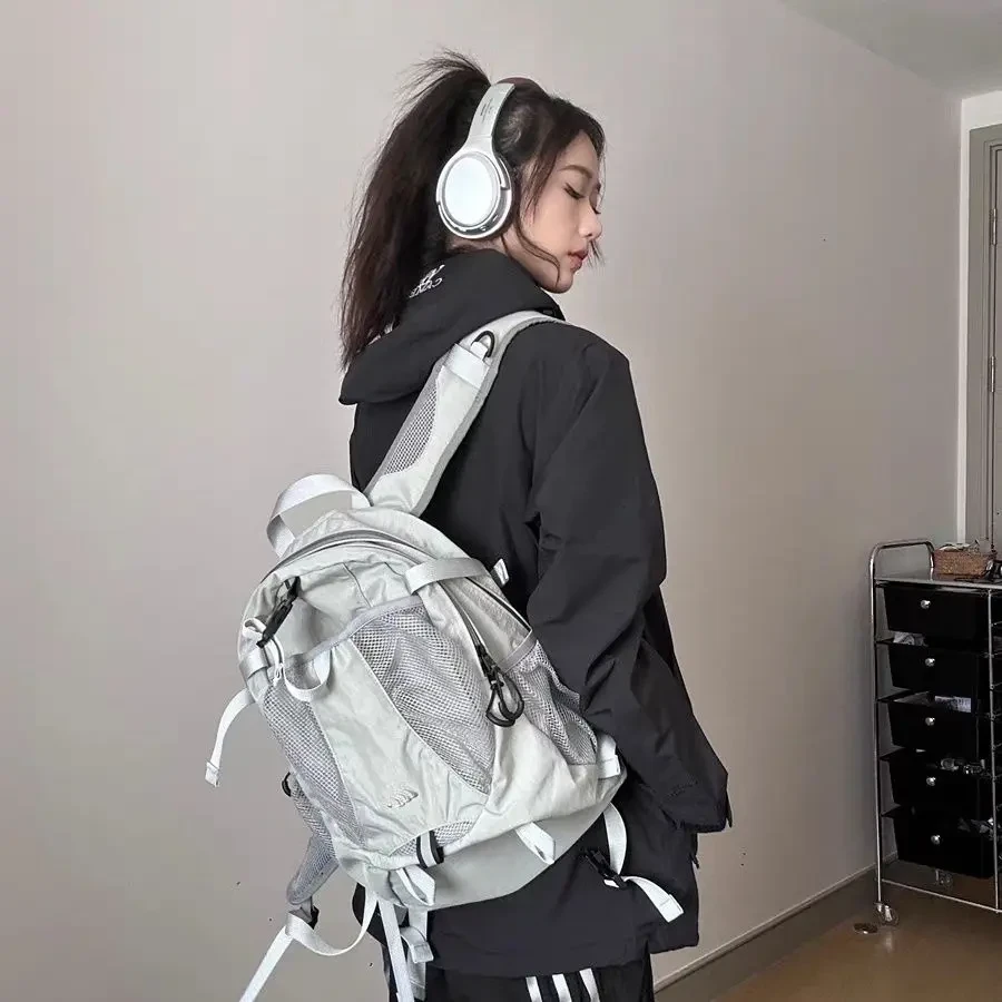 ins风小众设计机能户外徒步双肩包轻便登山包男运动背包骑行包女